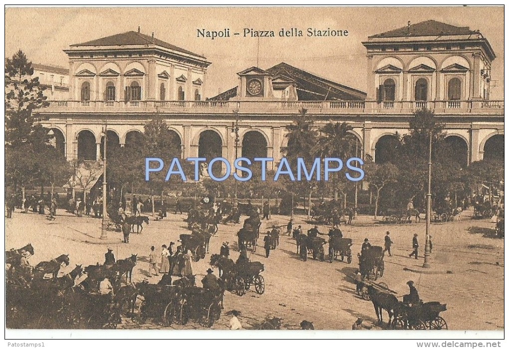 32367 ITALY NAPOLI CAMPANIA SQUARE OF STATION TRAIN & CARRIAGE A HORSE POSTAL POSTCARD - Altri & Non Classificati