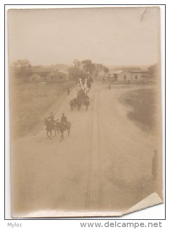 Foto/ Photo. China/Chine. Tientsin. Arsenal De L'est. Militaria. Soldats à Cheval. - Lieux