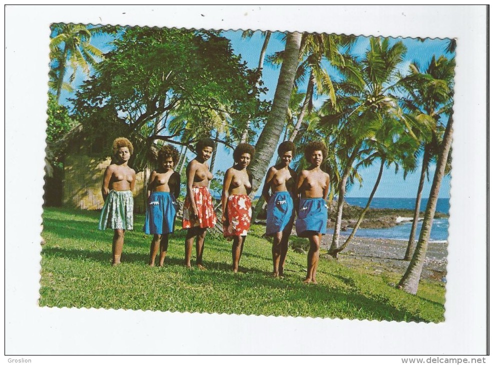 (NU) JOLIES FILLES AU LIEU DE VACANCES TANNA A L'ILE NEW HEBRIDES 121 - Vanuatu