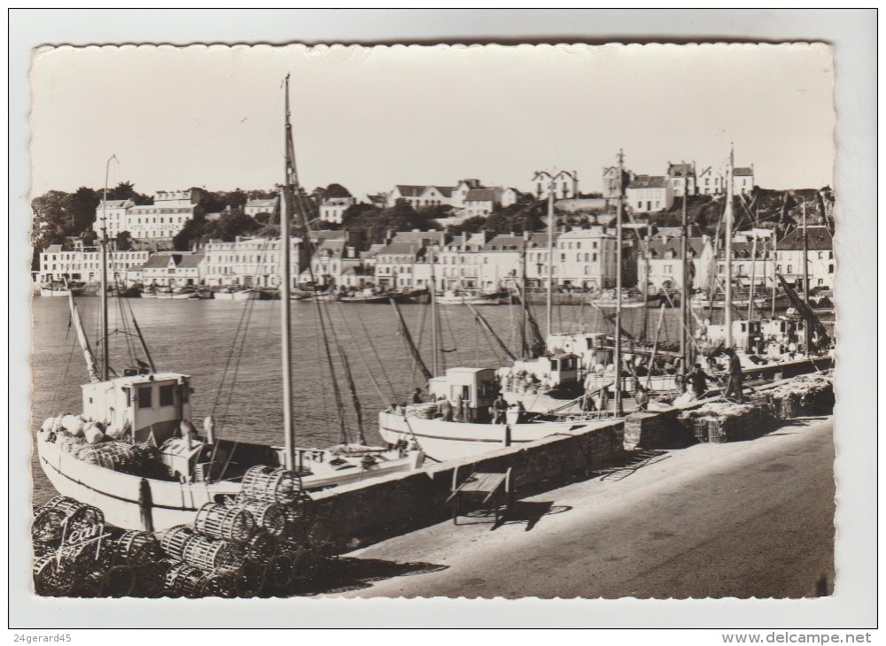 CPSM (+1) AUDIERNE (Finistère) - Le Port Au Fond Le Quai Jean Jaures - Audierne