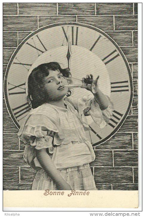 Genre Bergeret  Bonne Année  Fillette Avec Flute De Champagne Devant Un Cadran Des Heures - Anno Nuovo