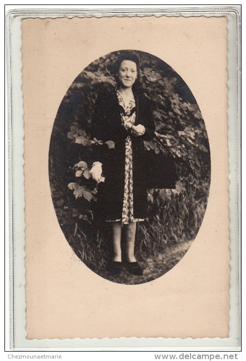 COTE D OR - PLUVAULT - UNE FEMME - 1924 - PHOTO - Personnes Identifiées