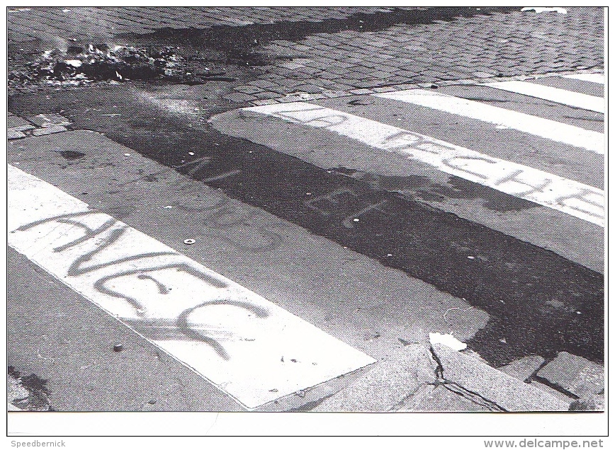 25649 -RENNES 35 France -manifestations 4 Fevrier 1994 -pecheurs -Bouquinerie Quais- Photo Douliery -1 Place Parlement - Rennes