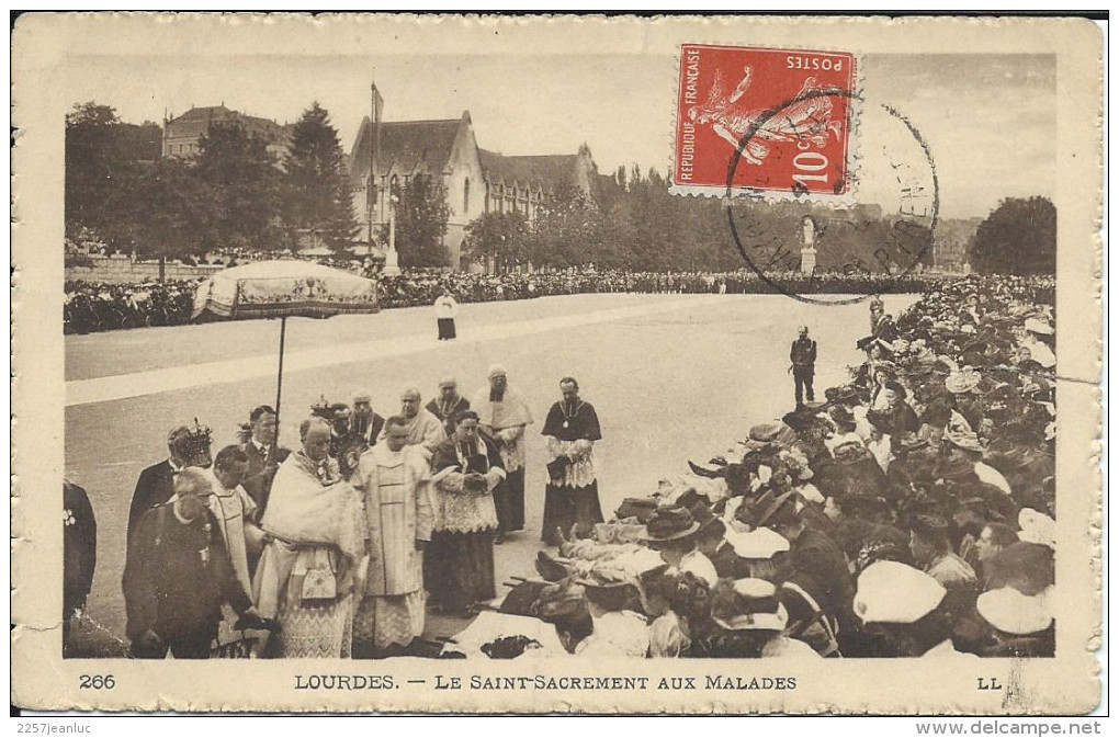 CP -  65- Lourdes    Le Saint Sacrement Aux Malades . - Lourdes