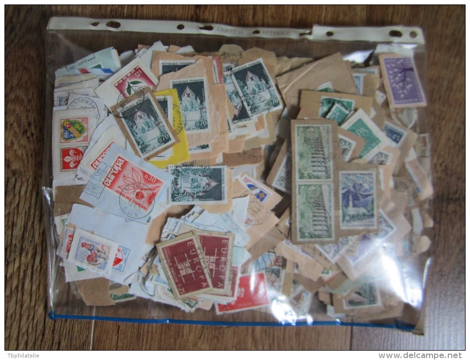 VEND LOT DE 250 GRAMMES DE TIMBRES DE FRANCE , 1960 - 1969 , SUR FRAGMENTS , PAR MULTIPLES !!!! - Gebraucht