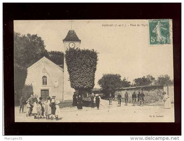 94 Noiseau Placve De L'église édit. G. Galland , Vélo Jeu De Boules Petanque - Noiseau