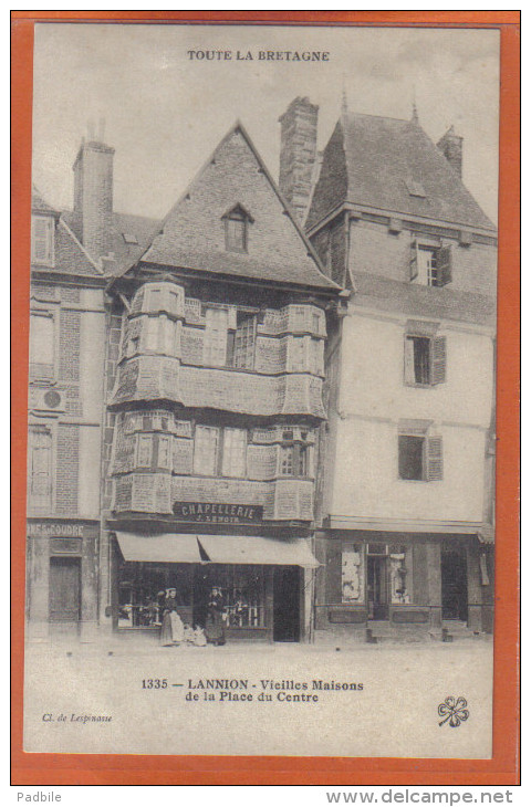 Carte Postale 22. Lannion  Chapellerie J. Lenoir  Place Du Centre  Trés Beau Plan - Lannion