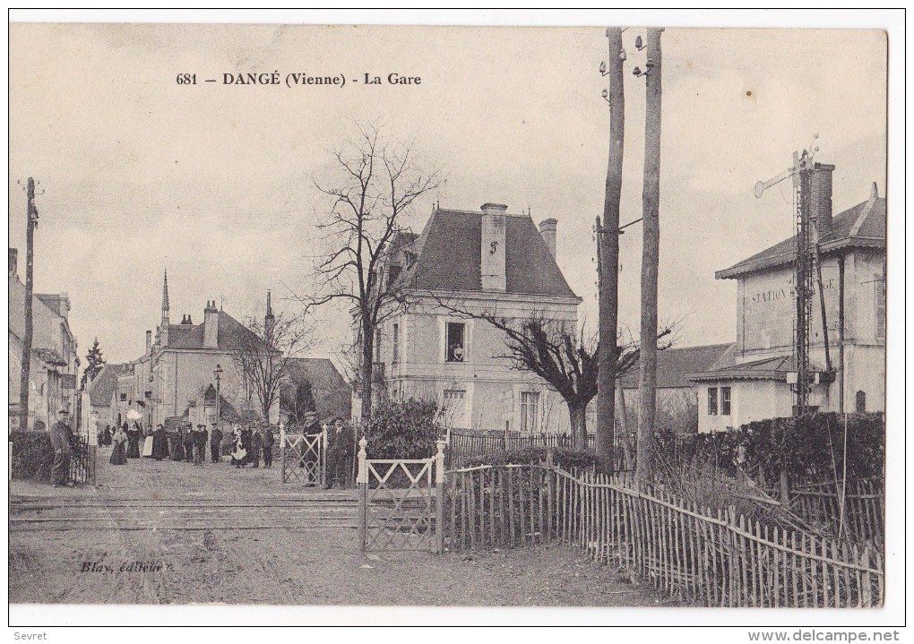 DANGE. - La Gare - Dange Saint Romain