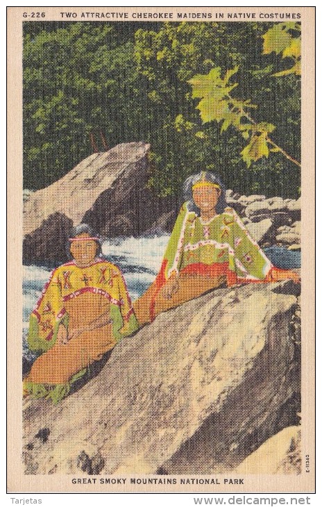 POSTAL DE TWO ATTRACTIVE CHEROKEE MAIDENS IN NATIVE COSTUMES (INDIO) GREAT SMOKY MOUNTAINS NATIONAL PARK - Indios De América Del Norte