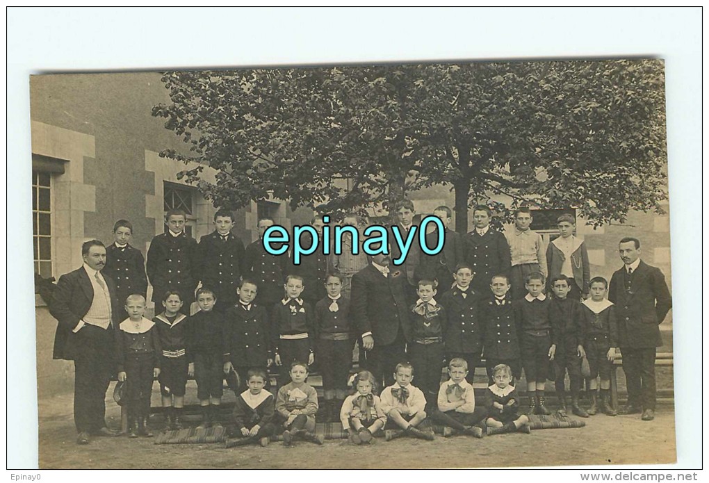 CARTE PHOTO NON LOCALISEE - Groupe D' écolier - à Localiser Par Leur Costume - Photos