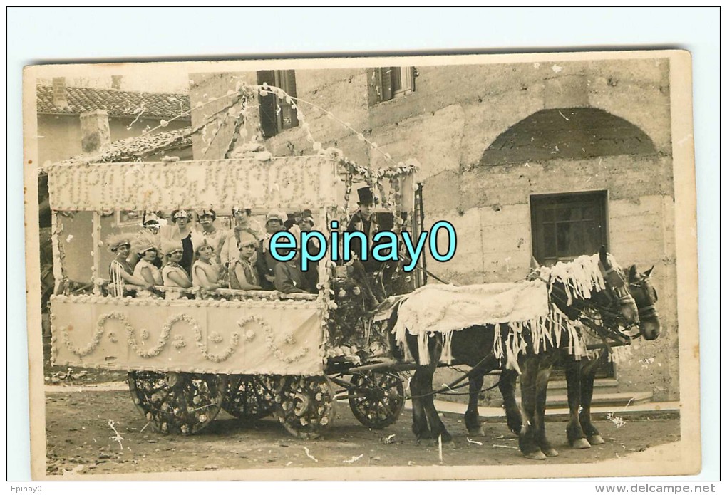 CARTE PHOTO NON LOCALISEE - Fête De Village - Char Décoré Par Les Pupilles De La Nation - Photos