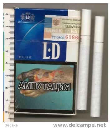 An Empty Pack Of Cigarettes From The L D - Moscow - 2013 + Two Cigarettes - Scatola Di Sigari (vuote)