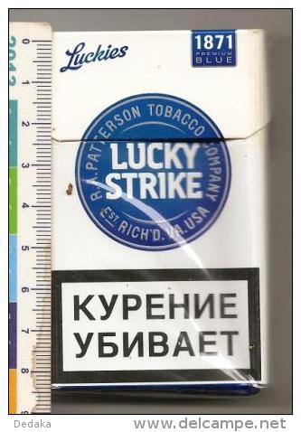 An Empty Pack Of Cigarettes Lucky Strike - Moscow - 2013 - Scatola Di Sigari (vuote)