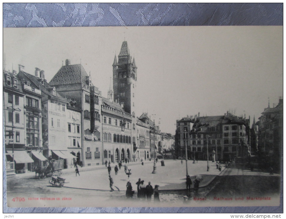 BASEL RATHAUS UND MARKTPLATZ - Basilea