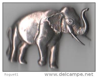 BROCHE  En Métal  / Motif  éléphant - Broches