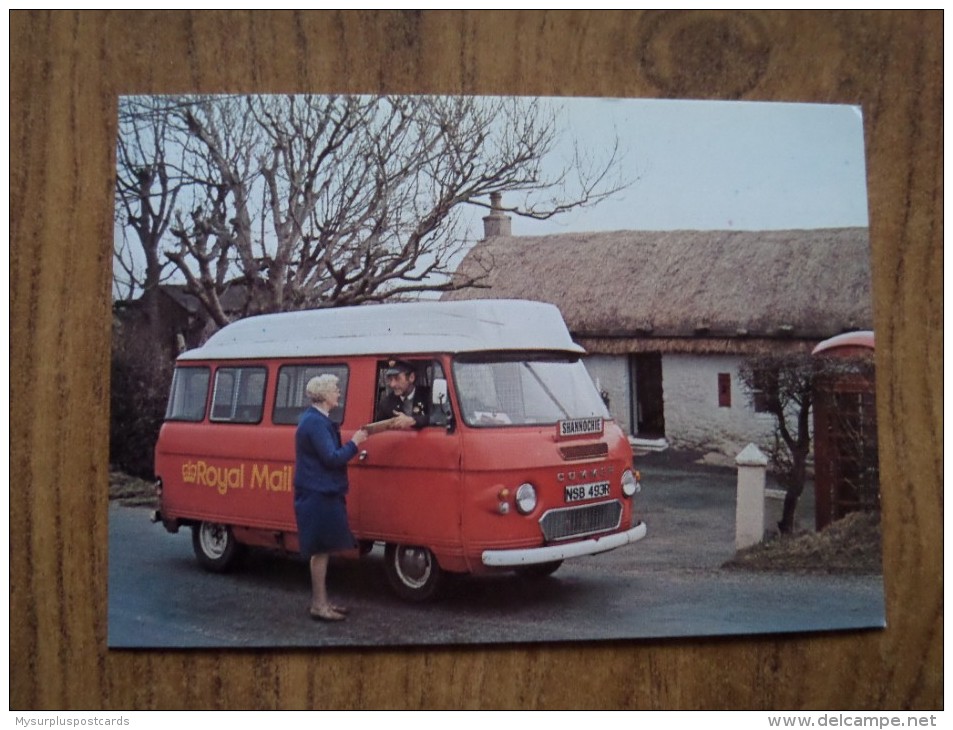 51082 POSTCARD: POSTAL SERVICES: Postbus Service 104: (Reg No NSB 493R) THE FORMER SHANNOCHIE POST OFFICE ISLE OF ARRAN. - Postal Services