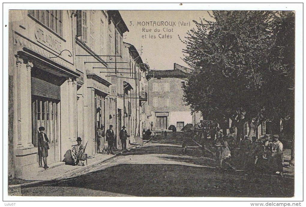 Monteroux     Rue Du Clos Et Cafés - Montauroux