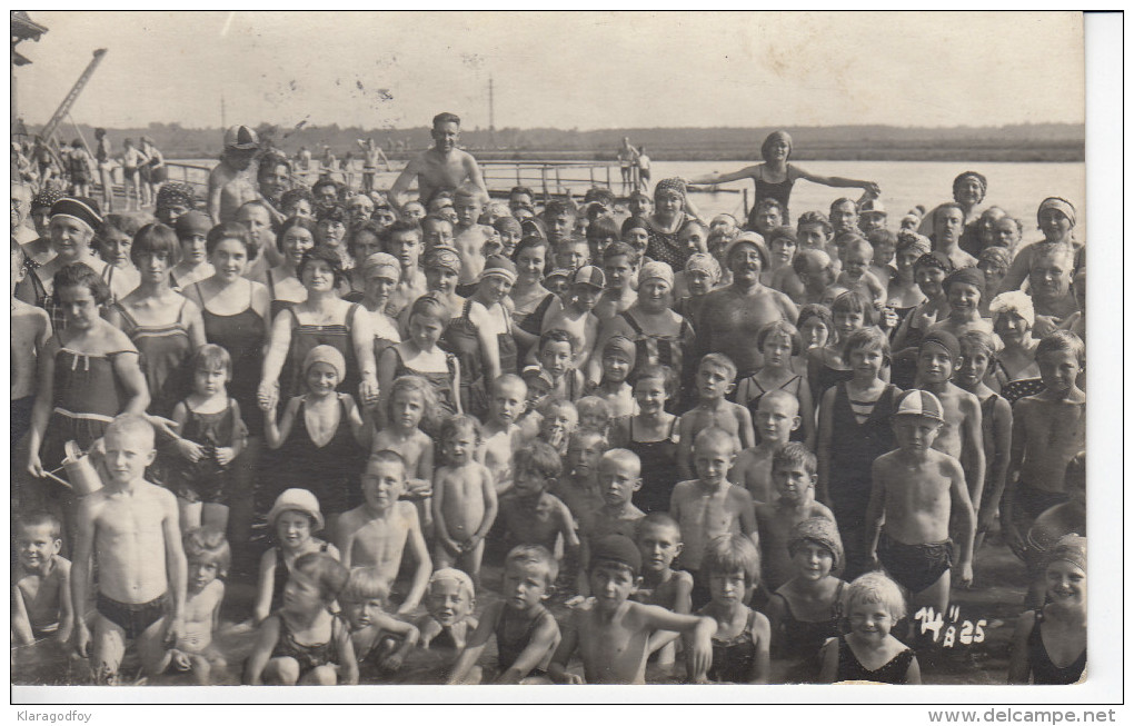 Group Of Children Swimers Travelled As Postcard 193? In Czechoslovakia Bb160311 - Anonymous Persons