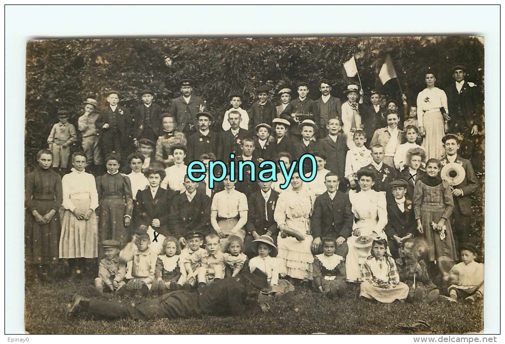 CARTE PHOTO à LOCALISER  - Photo De Groupe De Personnes En Vacances - Photos