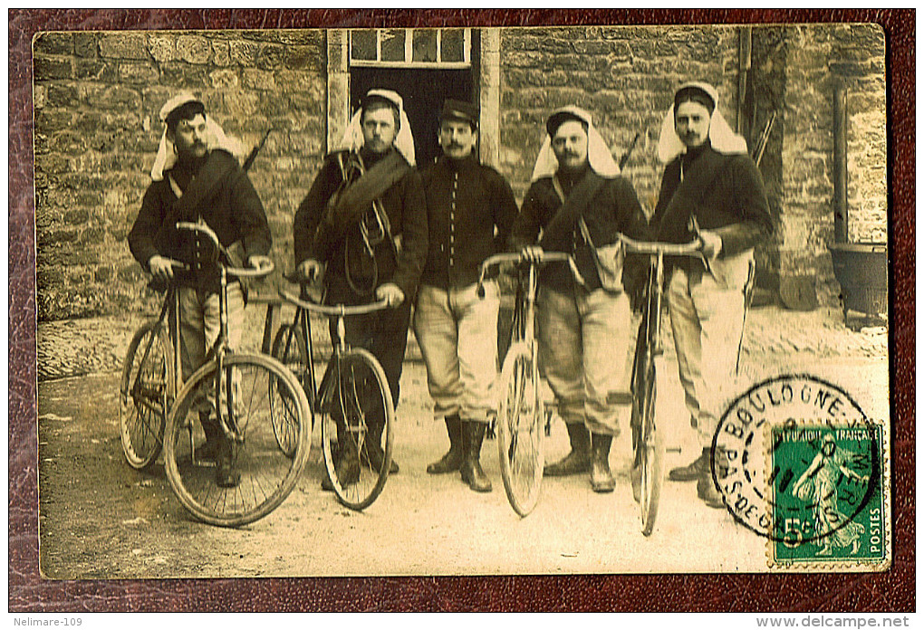 CPA CARTE PHOTO BOULOGNE SUR MER 62 MILITARIA GROUPE DE MILITAIRES CYCLISTES Ed. SIMON ( Cycles, Vélos) - Boulogne Sur Mer