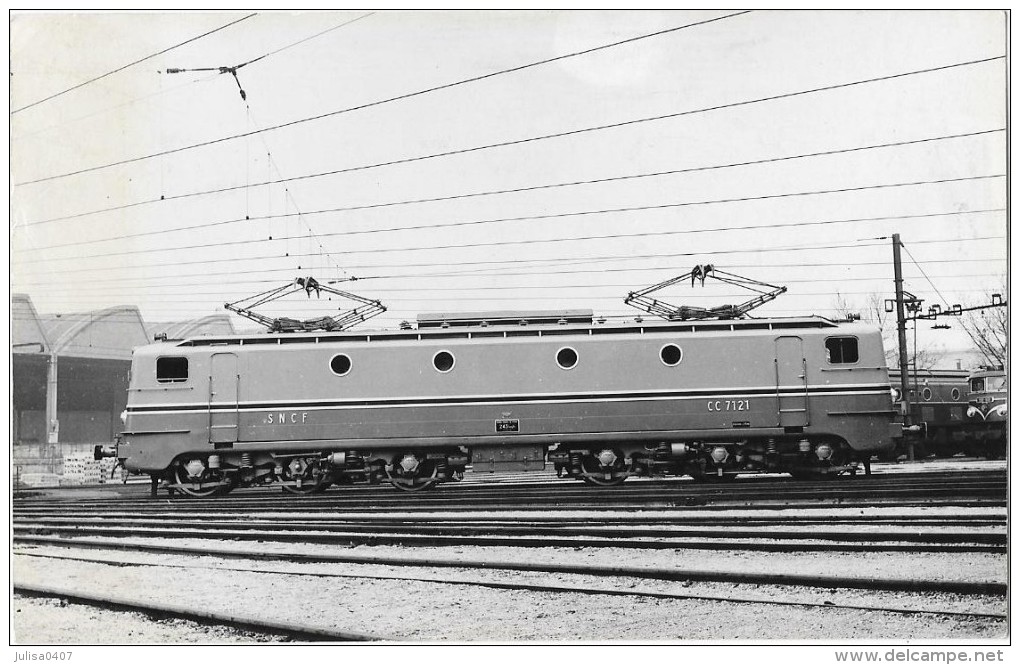 LOCOMOTIVE ELECTRIQUE Photographie Format Cpa Machine De La SNCF Gros Plan - Matériel