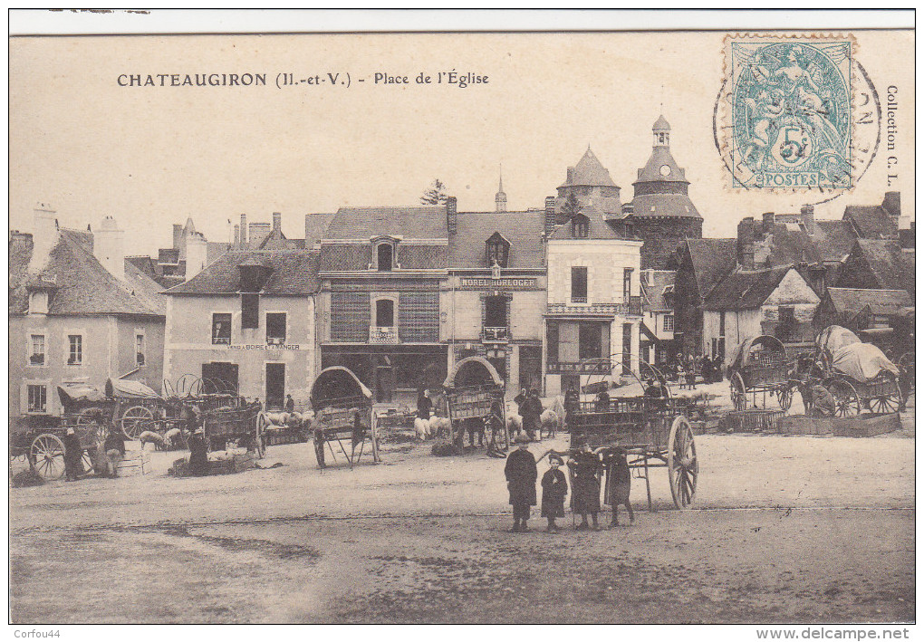 CHÂTEAUGIRON  : Le Marché Aux Porcs - Place De L'eglise - Châteaugiron