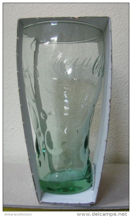 AC - COCA COLA 50TH YEAR IN TURKEY BUBLE FIGURED GREEN GLASS FROM TURKEY - Kopjes, Bekers & Glazen