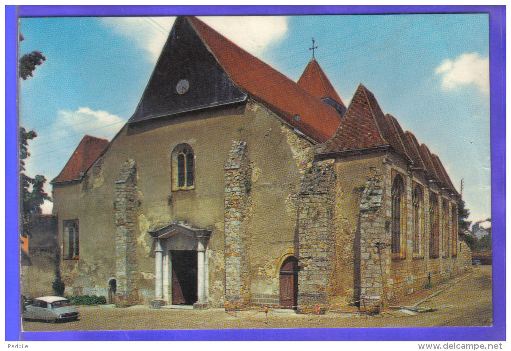 Carte Postale 45. Courtenay  L'église St-Pierre  DS Citroën  Trés Beau Plan - Courtenay