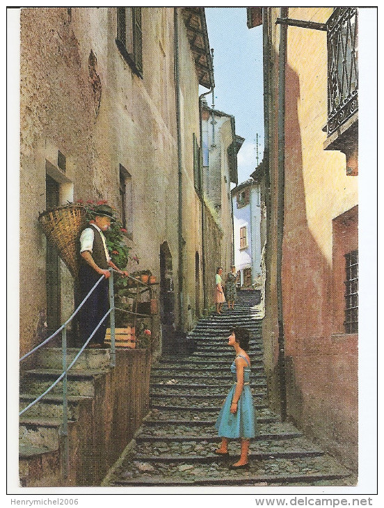 Suisse - Tessin  Morcotte Lago Di Lugano Ruelle Typique Tessinoise Ticine Animée Femme Hotte - Lugano