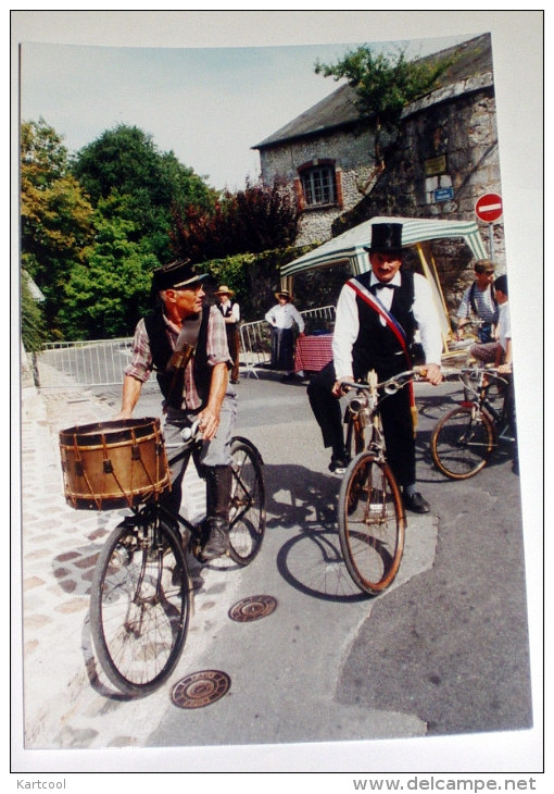 Provins Photo Véritable (non CP ) Seine Et Marne 77 - Fête De La Moisson ? Défilé Costumes Vélo - Provins