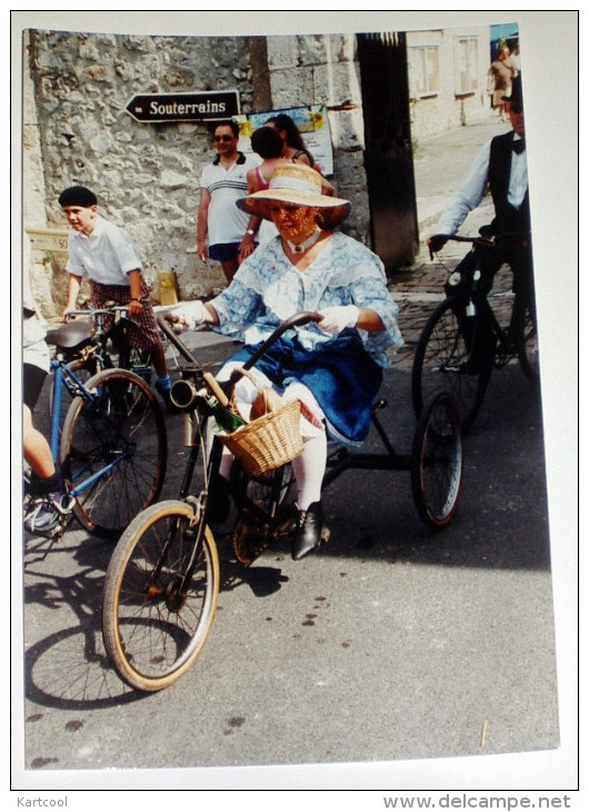 Provins Photo Véritable (non CP ) Seine Et Marne 77 - Fête De La Moisson ? Défilé Costumes Vélo - Provins