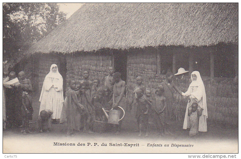 Missions - Religion - Afrique Noire  - Enfants Au Dispensaire - Missions