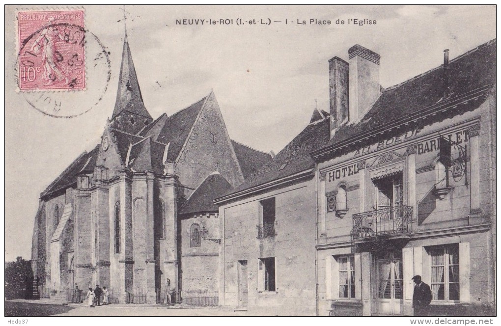 Neuvy-Le-Roi - La Place De L'Eglise - Neuvy-le-Roi