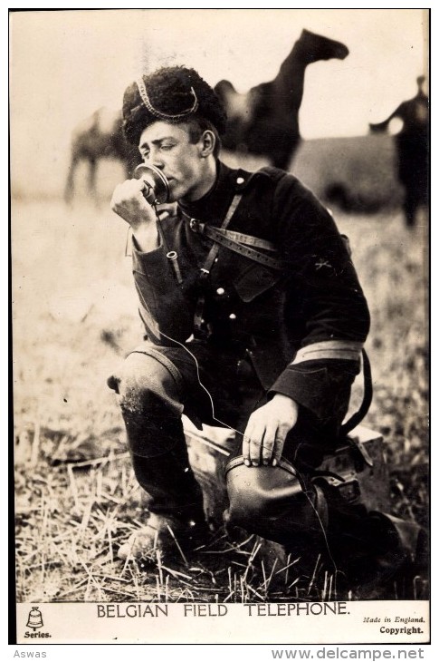 RP: MILITARY INTEREST ~ SOLDIER USING BELGIAN FIELD TELEPHONE - Equipment