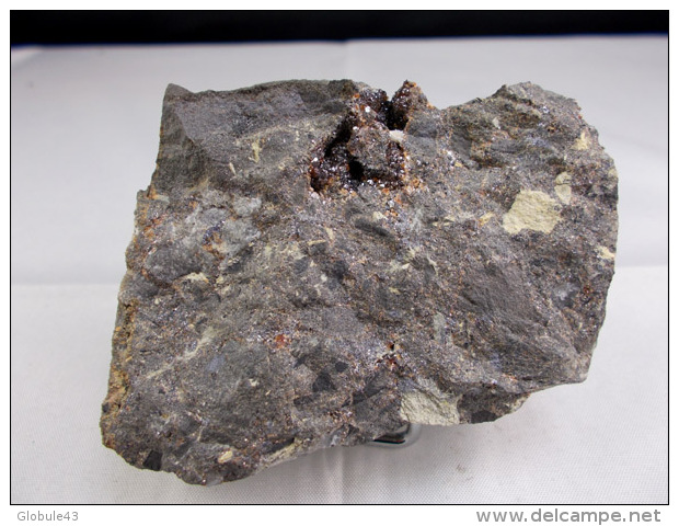 BLENDE EN PETITS CRISTAUX SUR MATRICE   7 X 5,5 CM LES MALINES - Mineralien