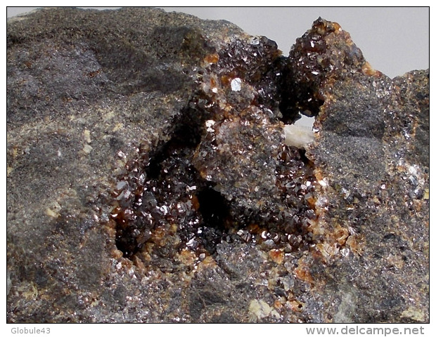 BLENDE EN PETITS CRISTAUX SUR MATRICE   7 X 5,5 CM LES MALINES - Mineralien