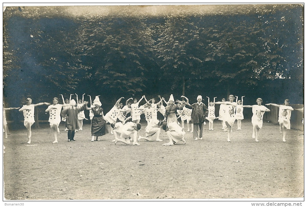 CARTE-PHOTO GROUPE ENFANTS DEGUISES EN CARTE A JOUER - Cartes à Jouer