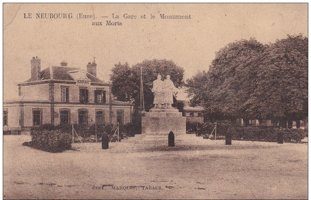 CPA  De  LE  NEUBOURG  (27)  -  La Gare Et Le Monument Aux Morts      //  TBE - Le Neubourg