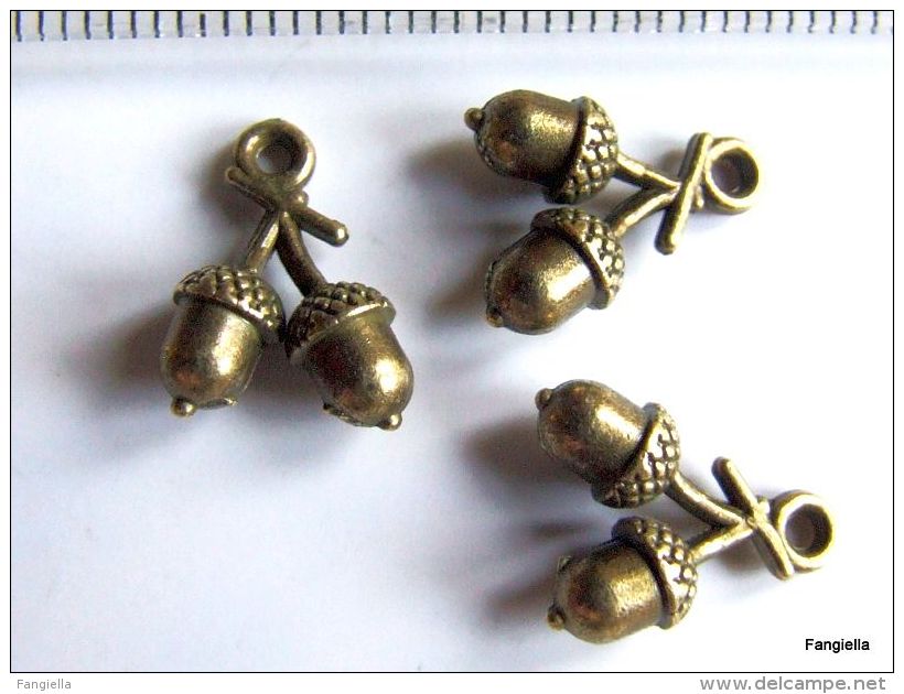 10 Breloque Gland Métal Bronze Antique Environ 14x11mm - Perlas