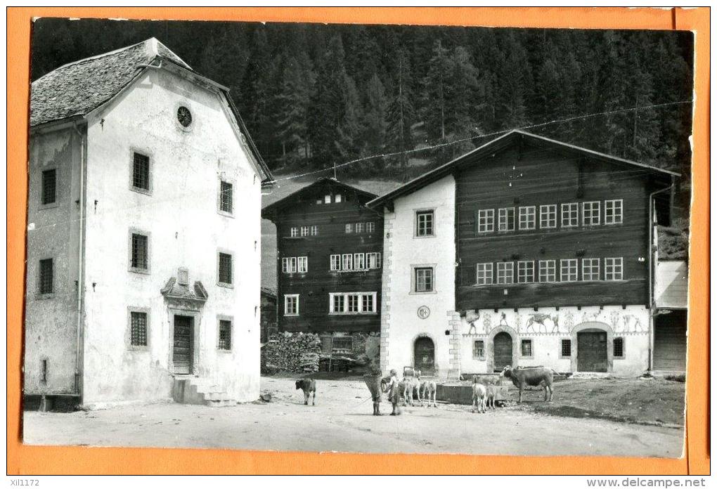 FAA-24  Ernen, Dorfplatz Mit Rathaus. Schulhaus. ATTENTION : Pli Transversal Non Visible Sur Le Scan. Circulé En 1959 - Ernen