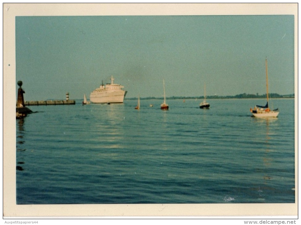 Photo Originale Bateau - Arrivée Au Port D'un Bateau De Croisière Sur Papier Kodak Couleur - - Boats