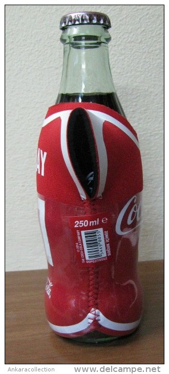 AC - COCA COLA  EMPTY BOTTLE & CROWN CAP TURKISH FOOTBALL NATIONAL TEAM NAMES SOCCER - 7 - GOKHAN - Bottles