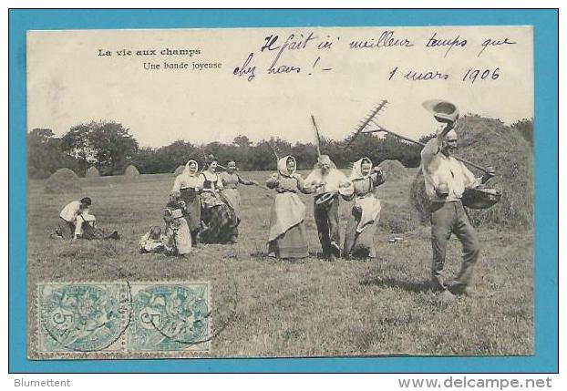 CPA LA VIE AUX CHAMPS - Fenaison - Une Bande Joyeuse - Cultures