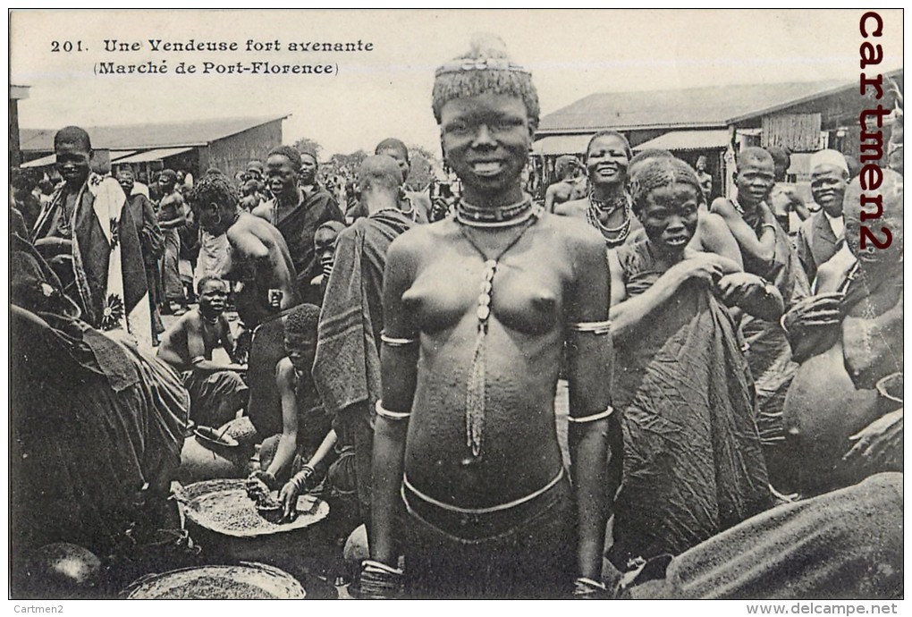 MADAGASCAR UNE VENDEUSE AVENANTE MARCHE DE PORT-FLORENCE EROTISME ETOTICISM NAKED WOMAN ETHNOLOGIE ETHNIC - Madagascar