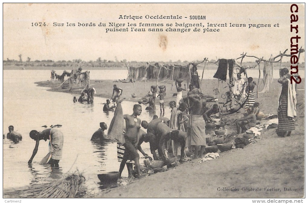 SOUDAN SUR LES BORDS DU NIGER LES FEMMES SE BAIGNENT LAVENT LEURS PAGNENT ET PUISENT L'EAU EROTISME - Sudan