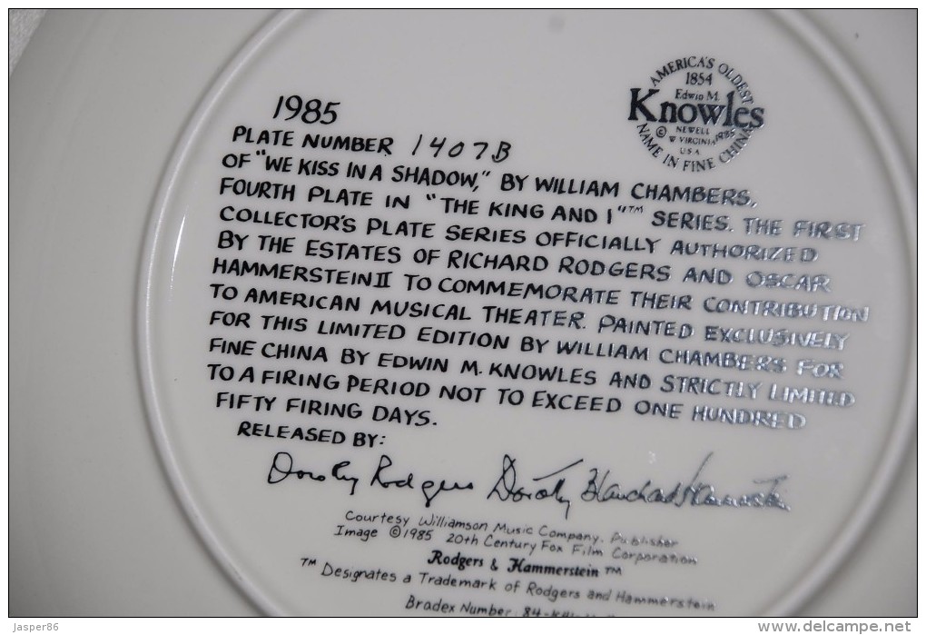 KNOWLES Collectible PLATE, "WE KISS In A SHADOW LOVE" P45 - Other & Unclassified