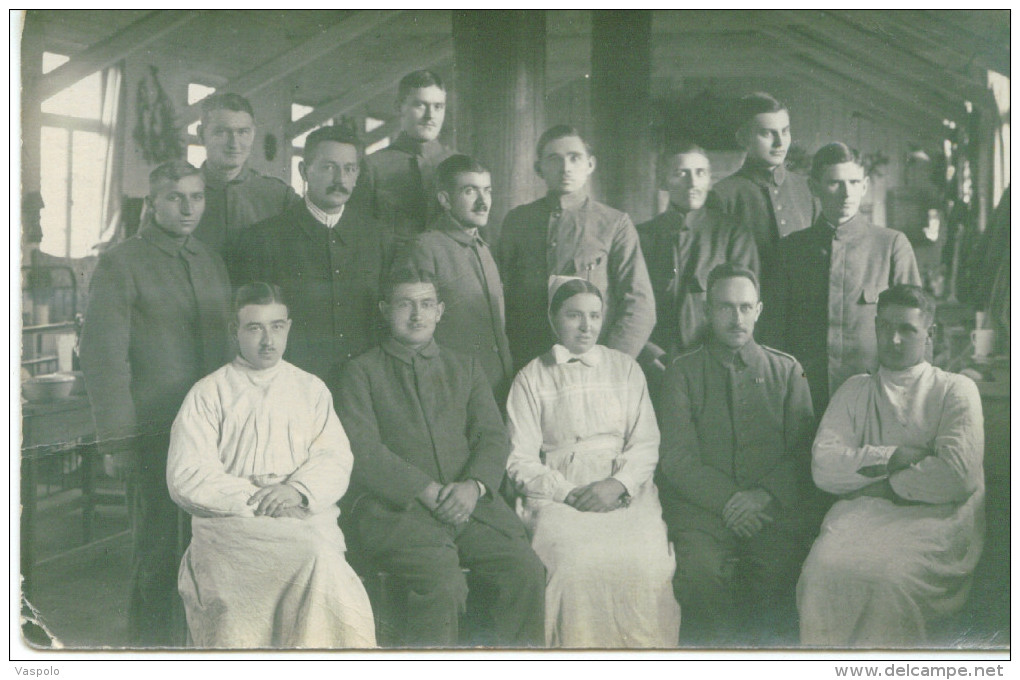 WW1 MILITARY GERMAN HOSPITAL WOUNDED OFFICERS,SOLDIERS,DOCTOR,NURSE REAL VINTAGE POSTCARD - Croix-Rouge