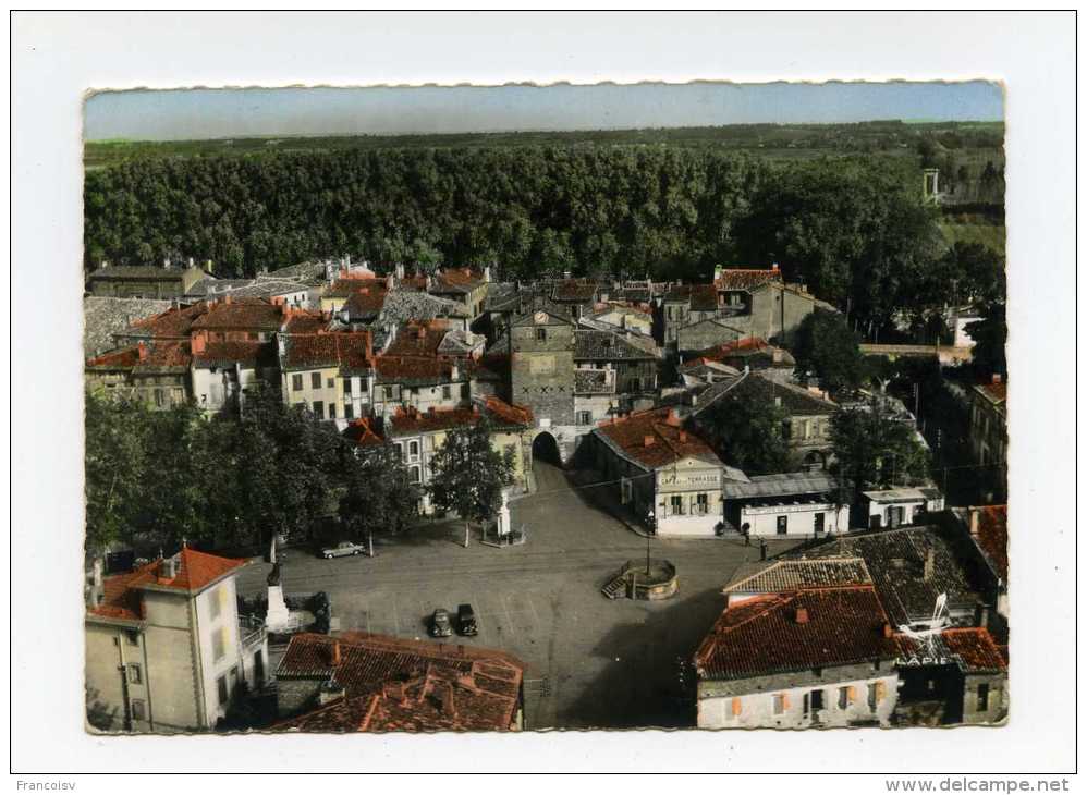 VERDUN SUR GARONNE . Place Du Faubourg. En Avion Au Dessus De .... Edit Lapie N° 16 Postée 1964 - Verdun Sur Garonne