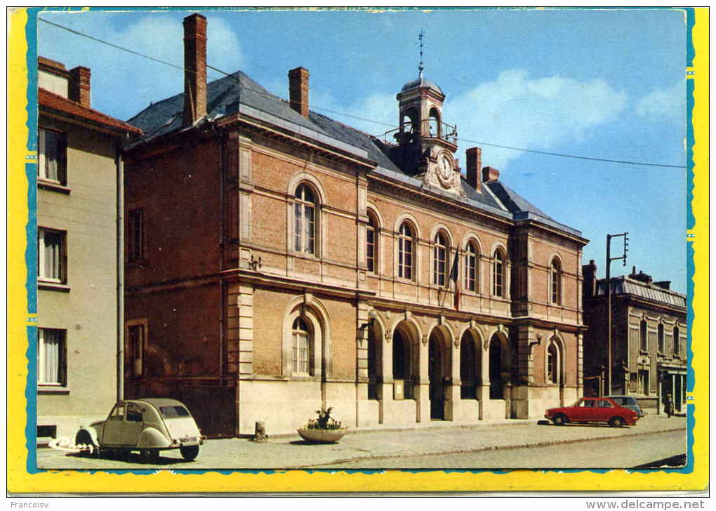 Sissonne Hôtel De Ville  Citroen 2cv. Peugeot 504 - Sissonne