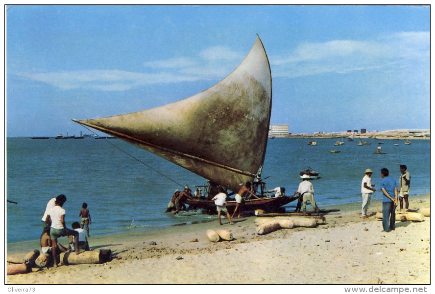 BRASIL, FORTALEZA, Chegada De Jangadas Da Pesca, 2 Scans - Fortaleza